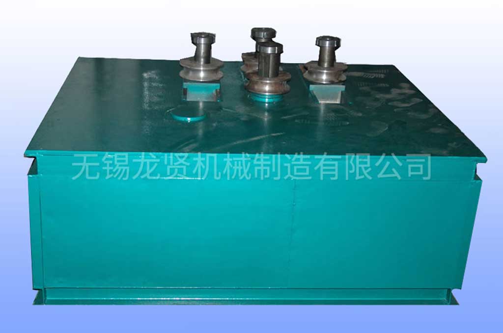 操作員在操作多功能彎管機(jī)應(yīng)注意哪些事項(xiàng)？