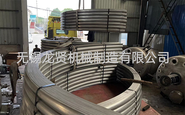 封頭上半管碰見接管怎么繞？